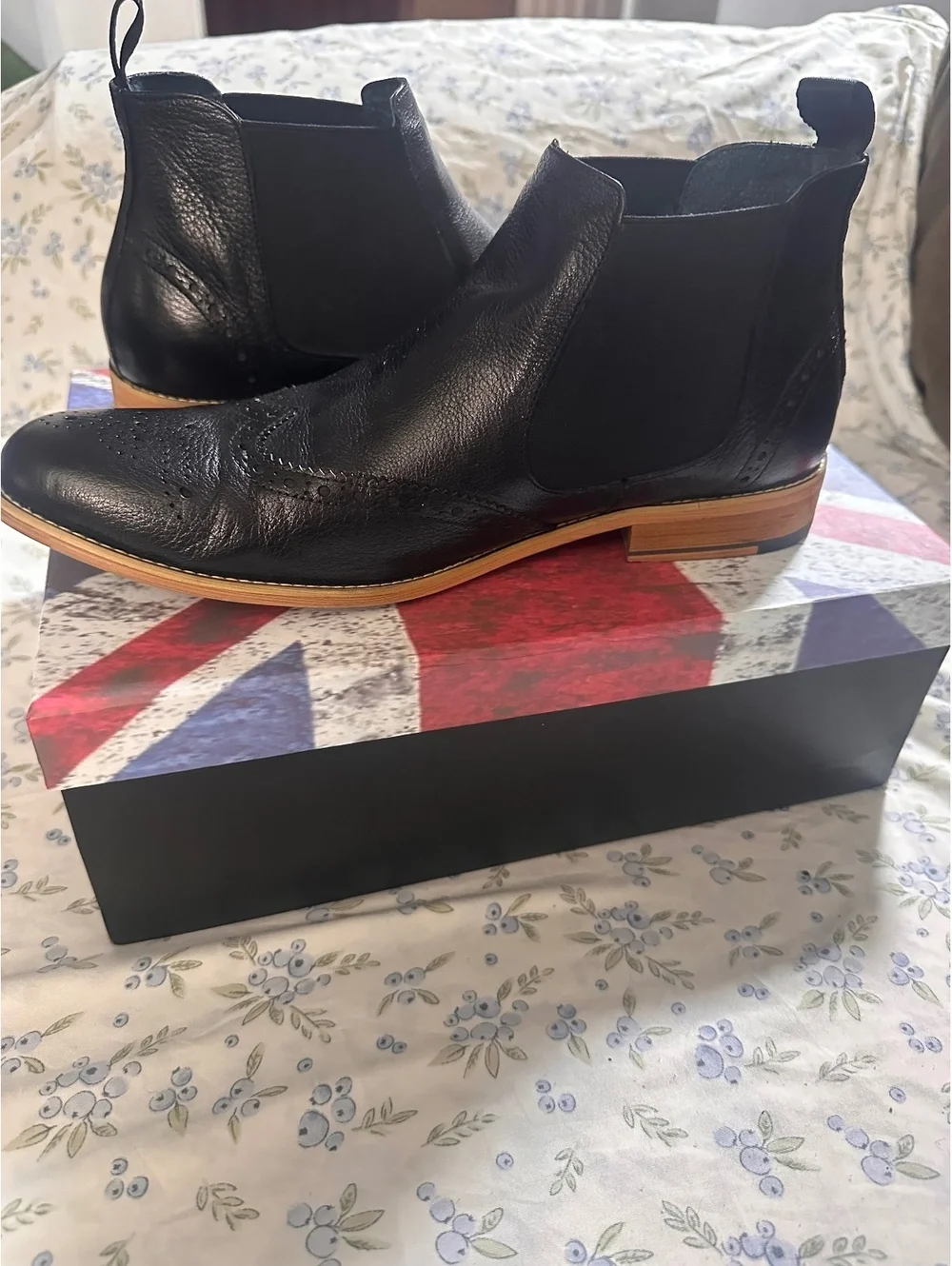 English Laundry Harrison Black Leather Chelsea Boots Size 10